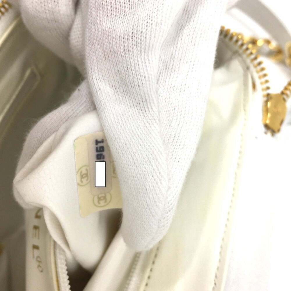 CHANEL White Lambskin Leather Logo Shoulder Bag - Picture 10 of 16